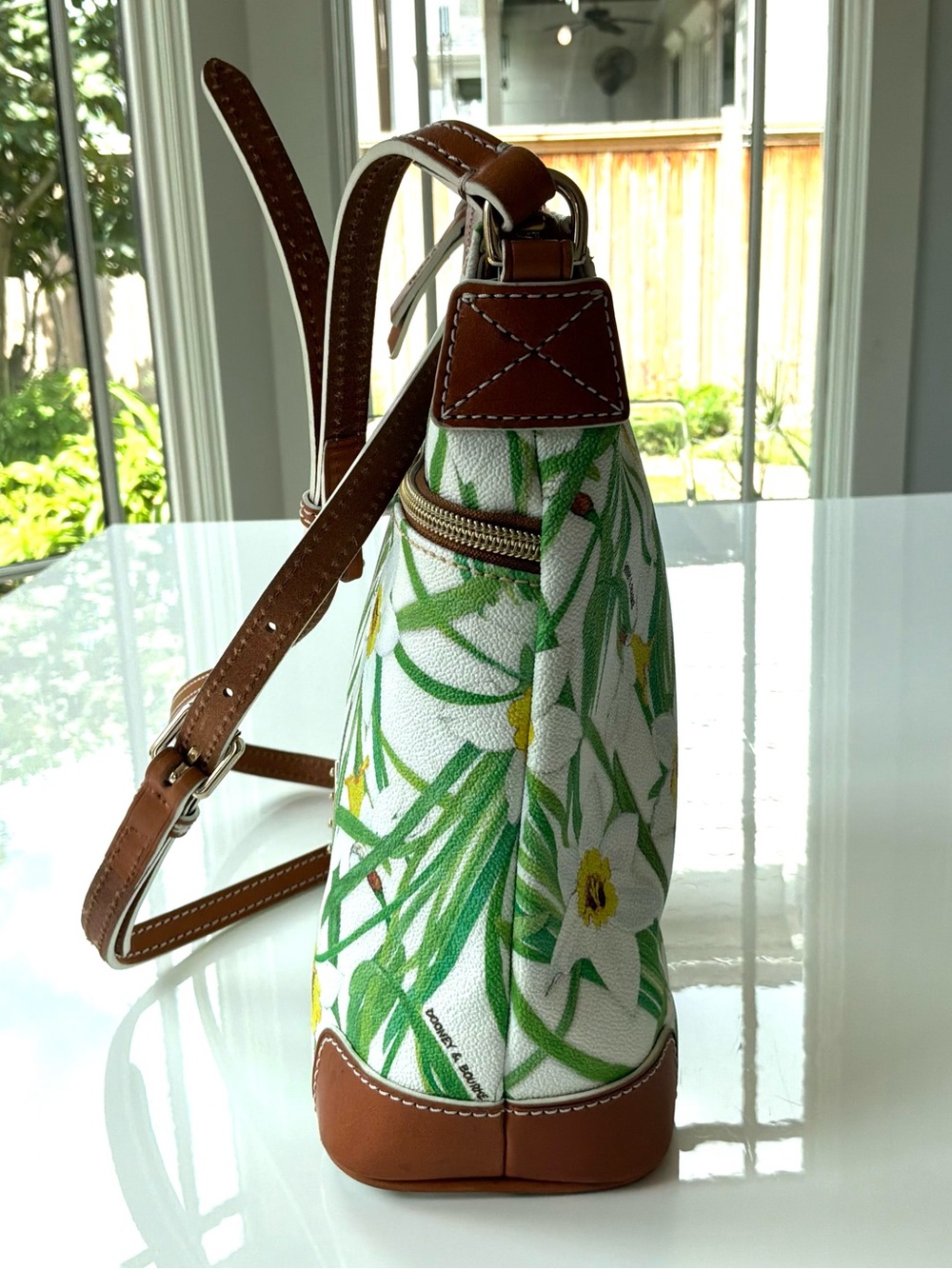 Dooney & Bourke Daffodil Becca Shoulder Bag White Floral Leather Trim J9856886 - Picture 4 of 16